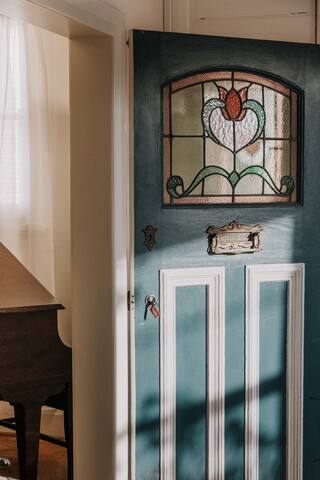 Spacious Home with Piano, Sleeps 8 gallery image 5