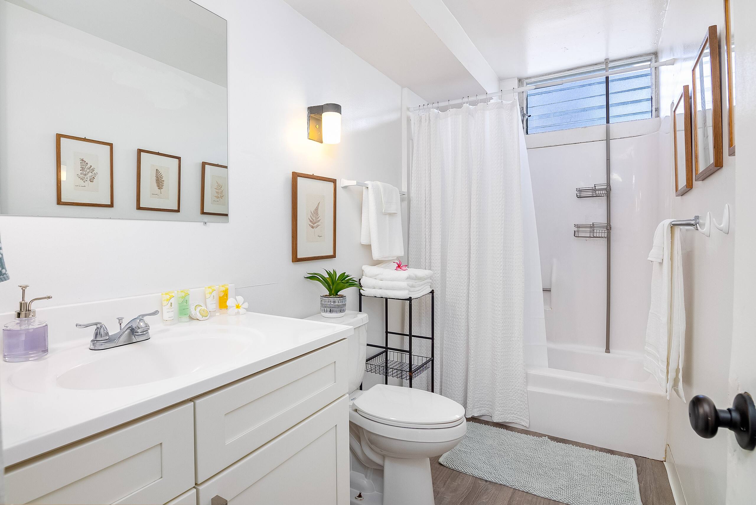 Condo in Honolulu · ★4.65 · 2 bedrooms · 4 beds · 2 shared baths - Image 96