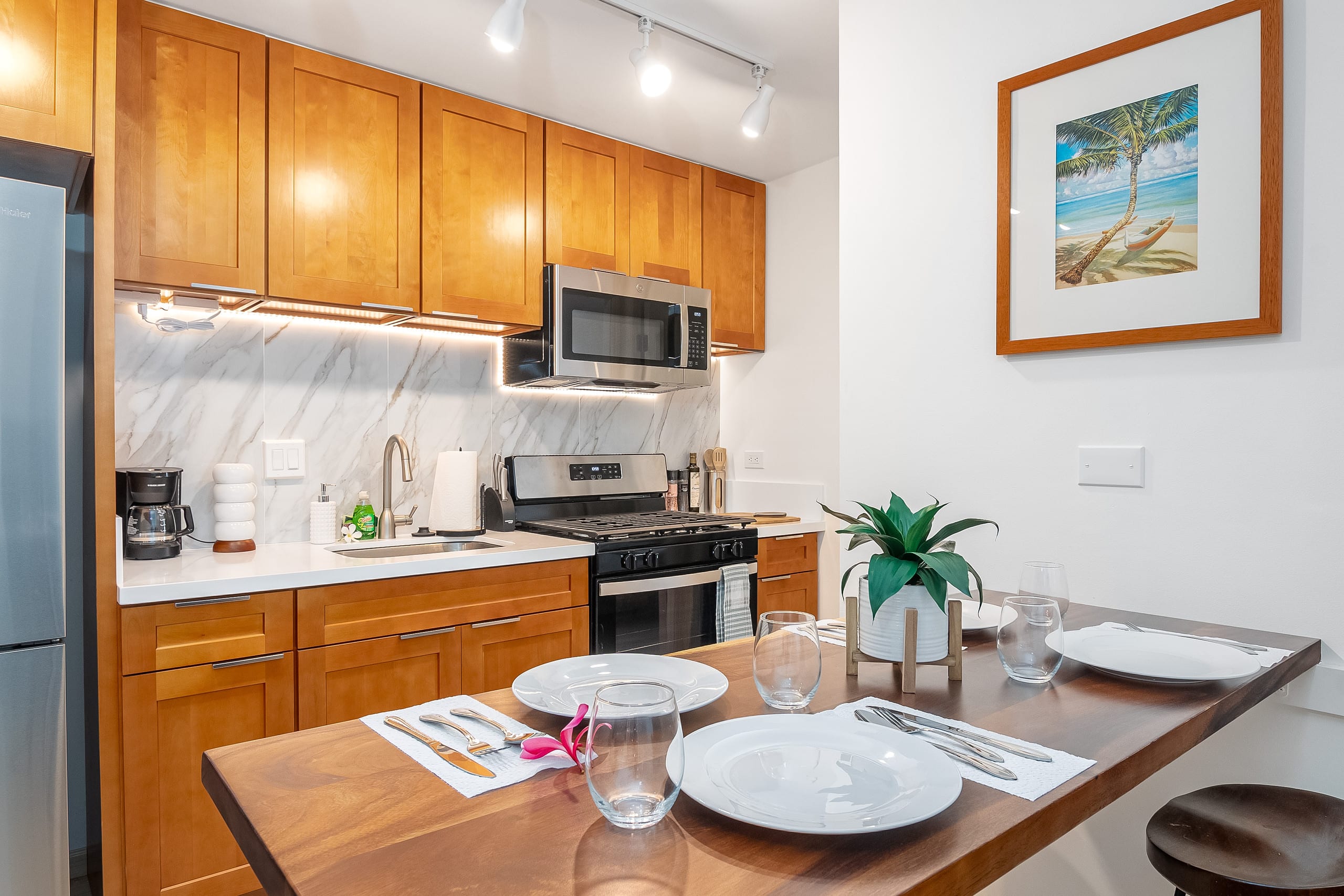 Condo in Honolulu · ★4.65 · 2 bedrooms · 4 beds · 2 shared baths - Image 25