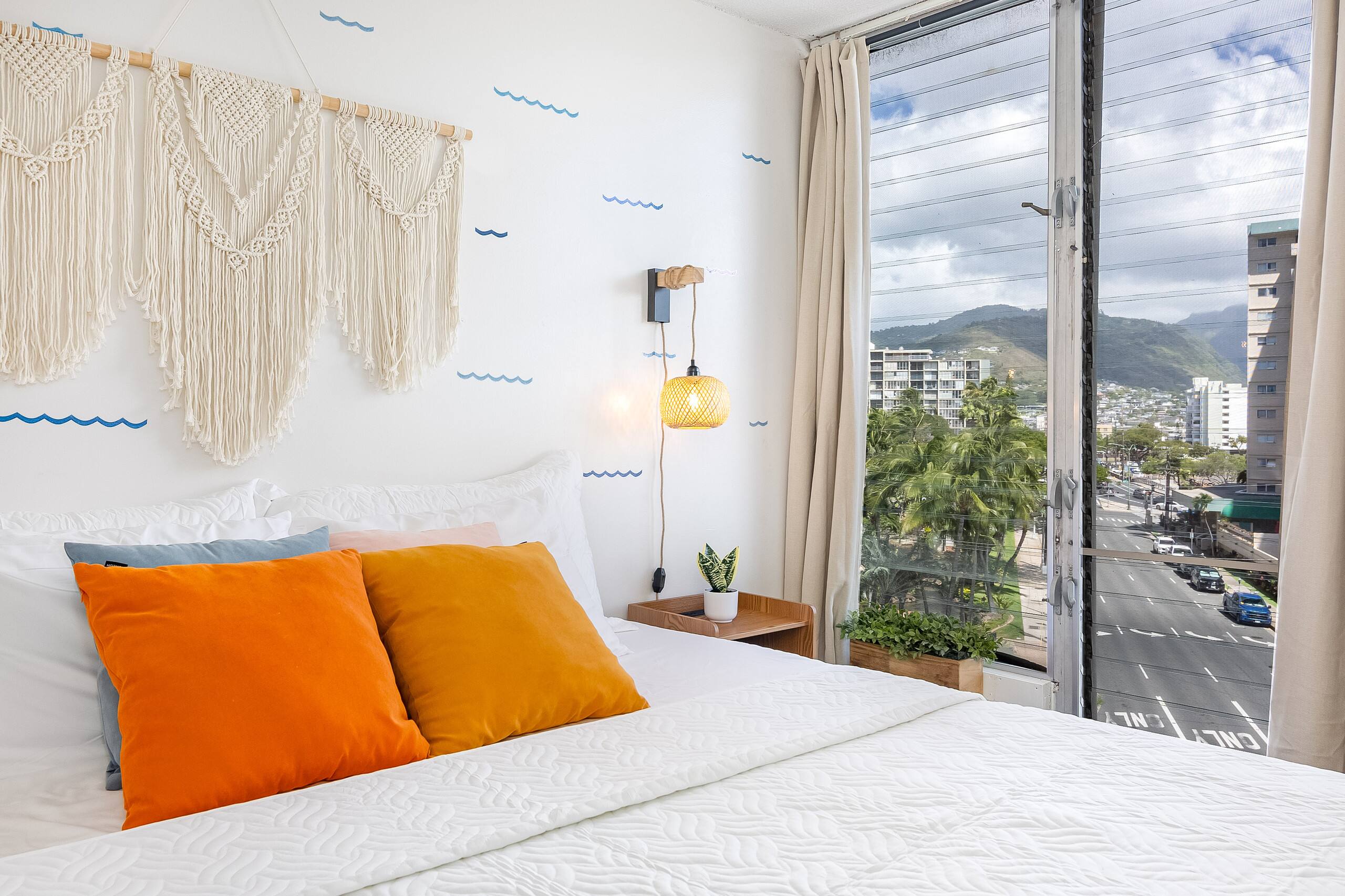 Condo in Honolulu · ★4.65 · 2 bedrooms · 4 beds · 2 shared baths - Image 102