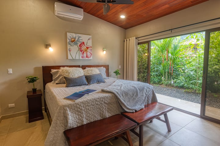 Este dormitorio se puede acomodar para 2 camas individuales o una cama tamaño king.