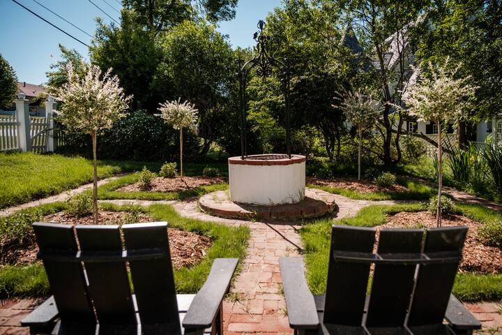 1830s Cory Cottage – Historic Stay w/ Ocean Views gallery image 5