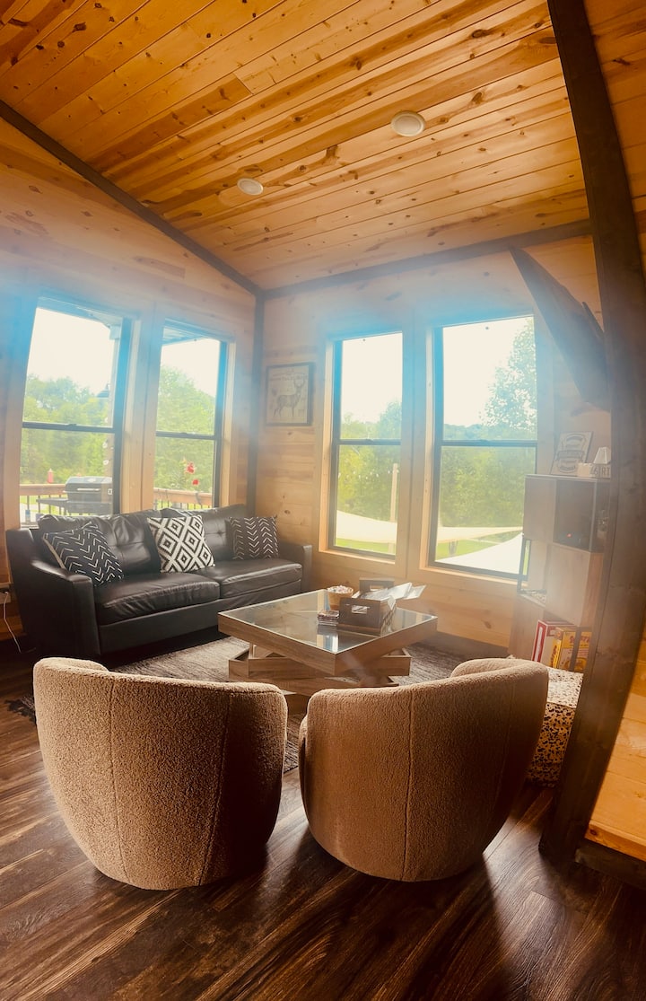 1 on Ky. Bourbon Trail HOT TUB all distilleries Cabins for Rent in