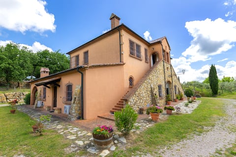 Villa cresci in the countryside with swimming pool