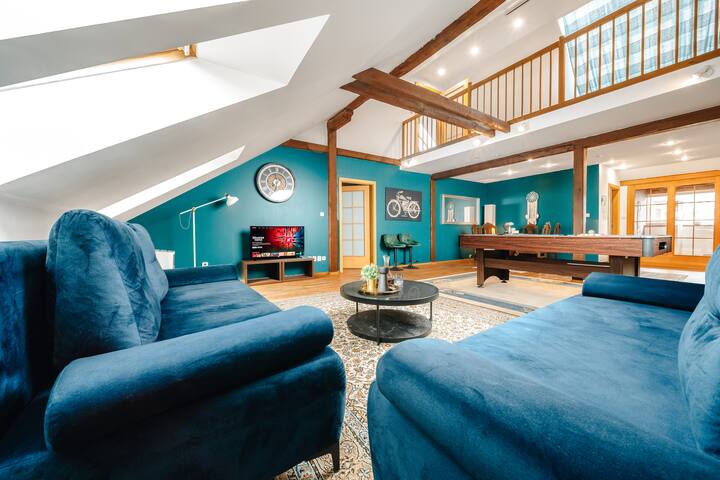 5BD Duplex with Billiard &Cinema central gallery image 2