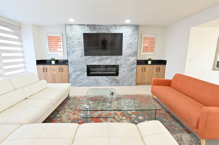 Vegas Oasis*Pool*Spa*Gym*Games*Golf 4 mls 2 Strip gallery image 3