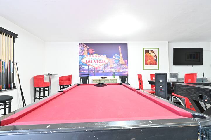 Vegas Oasis*Pool*Spa*Gym*Games*Golf 4 mls 2 Strip gallery image 5