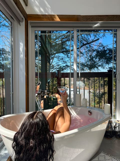 LoveNestChalet | Hot tub, Fireplace & Lake