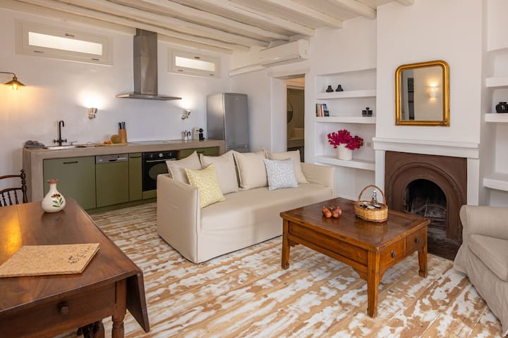 Mare magnum-family house by the sea