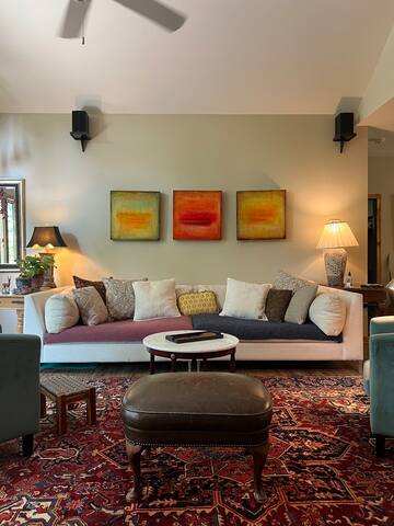 Forest Oasis w Hot tub, outdoor sauna, & Privacy gallery image 5