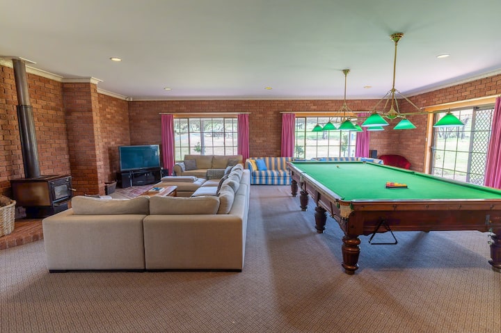 Prestigious Expansive Home With Almost Everything - Hobart