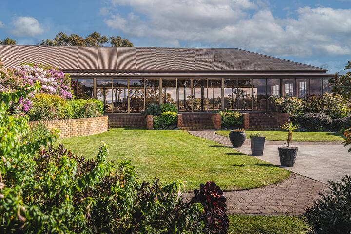 Prestigious Expansive Home with Almost Everything gallery image 2