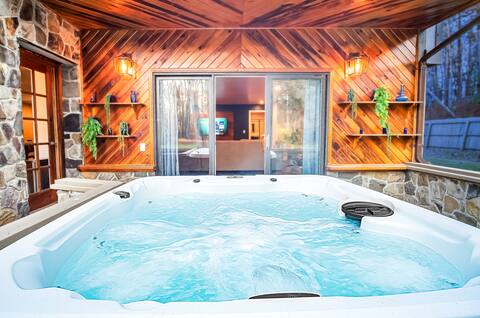 Private Hot Tub, Firepit, Game Room, Wifi 200+mbps