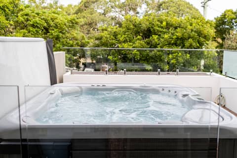 Successful Airbnb property: Walking distance to beach….Sunshine Beach Gem in Sunshine Beach
