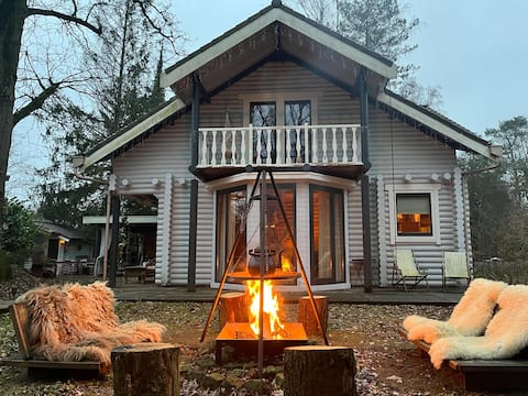 Superior lodge met jacuzzi-hottub