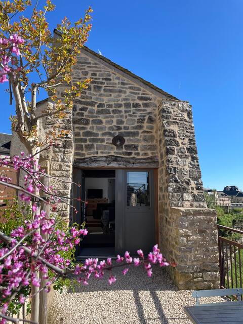 La Bicoque: Charming cliffside house