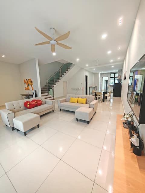 (8person+2)Gated and guarded double story house