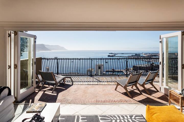 Spacious home, beautiful views, Simonstown heart