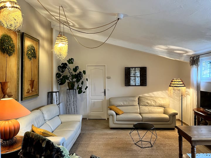 Cottage Chaleureux Dans Un éCrin De Verdure - Mougins