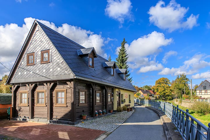Holiday home with whirlpool & sauna, very quiet