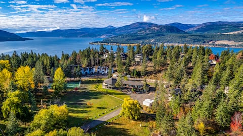 Stay+Play @ “The Haven at Deer Park” Vacation Home