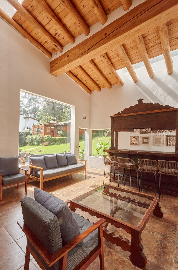Residencia Con Alberca, Cancha De Pádel Y Jardín. - Valle de Bravo