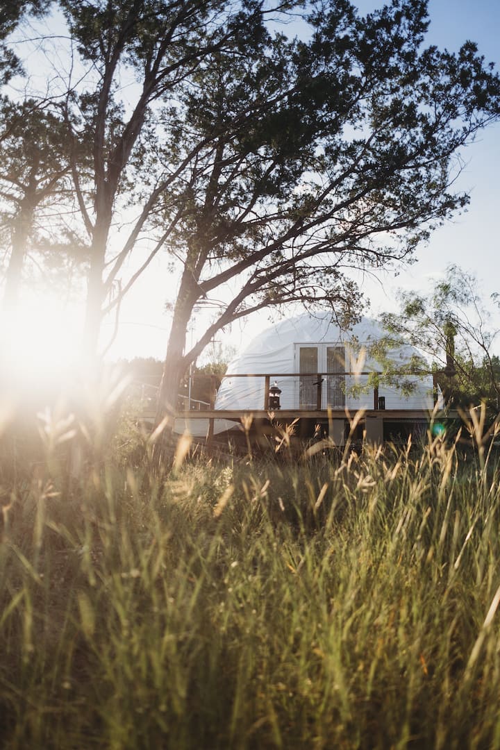 Mountain-view Luxury Glamping Dome Escape - Marble Falls, TX