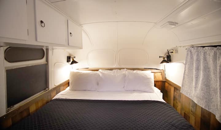 The king bed area feels separate from the other beds. A curtain helps separate the sleeping spaces. Many guests have mentioned how comfortable the mattress is. They also appreciate the various pillow choices.