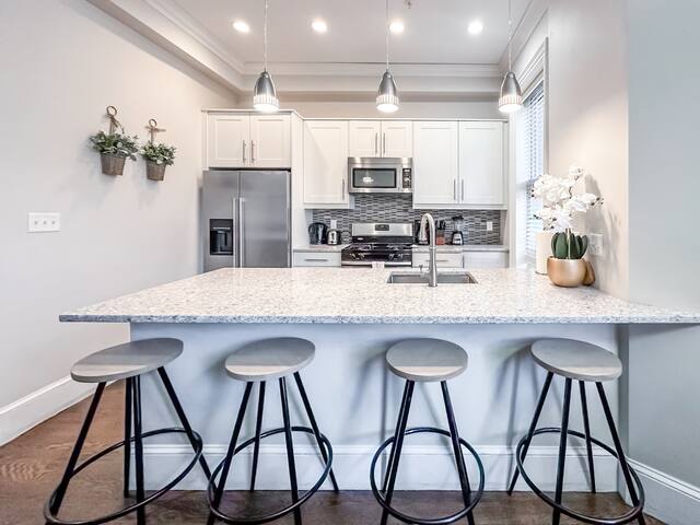 (5G1) 2 Bedroom, BackBay, Newbury Street, Location gallery image 3