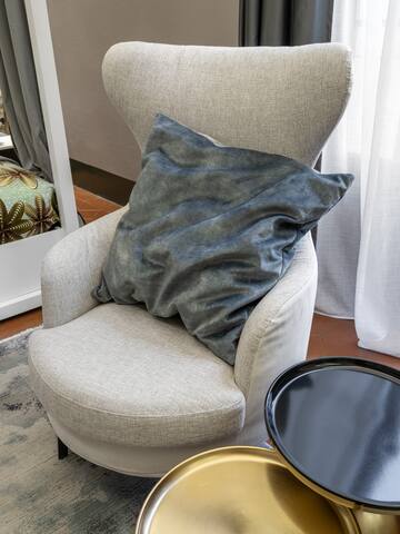 Luxury Retreat: Elegant Decor & Charm gallery image 4