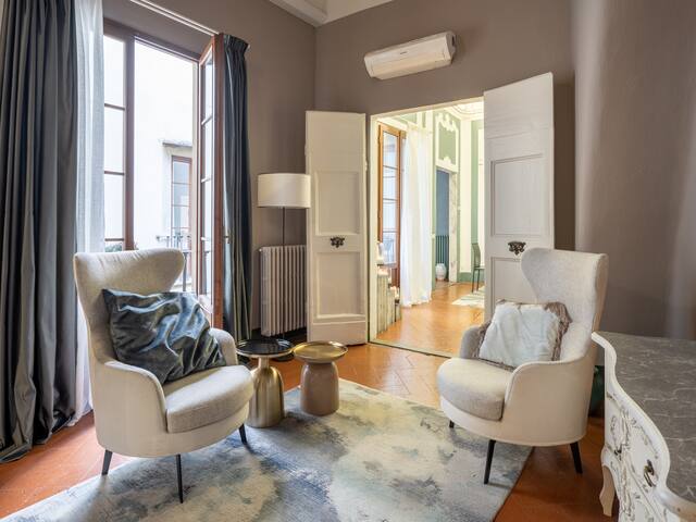 Luxury Retreat: Elegant Decor & Charm gallery image 5