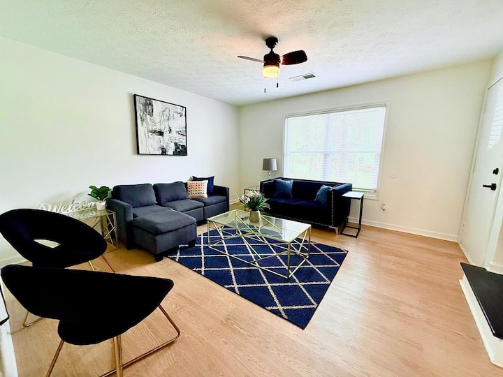 Comfy 2-bedroom Townhouse With Parking & Wi-fi - ストーン・マウンテン, GA