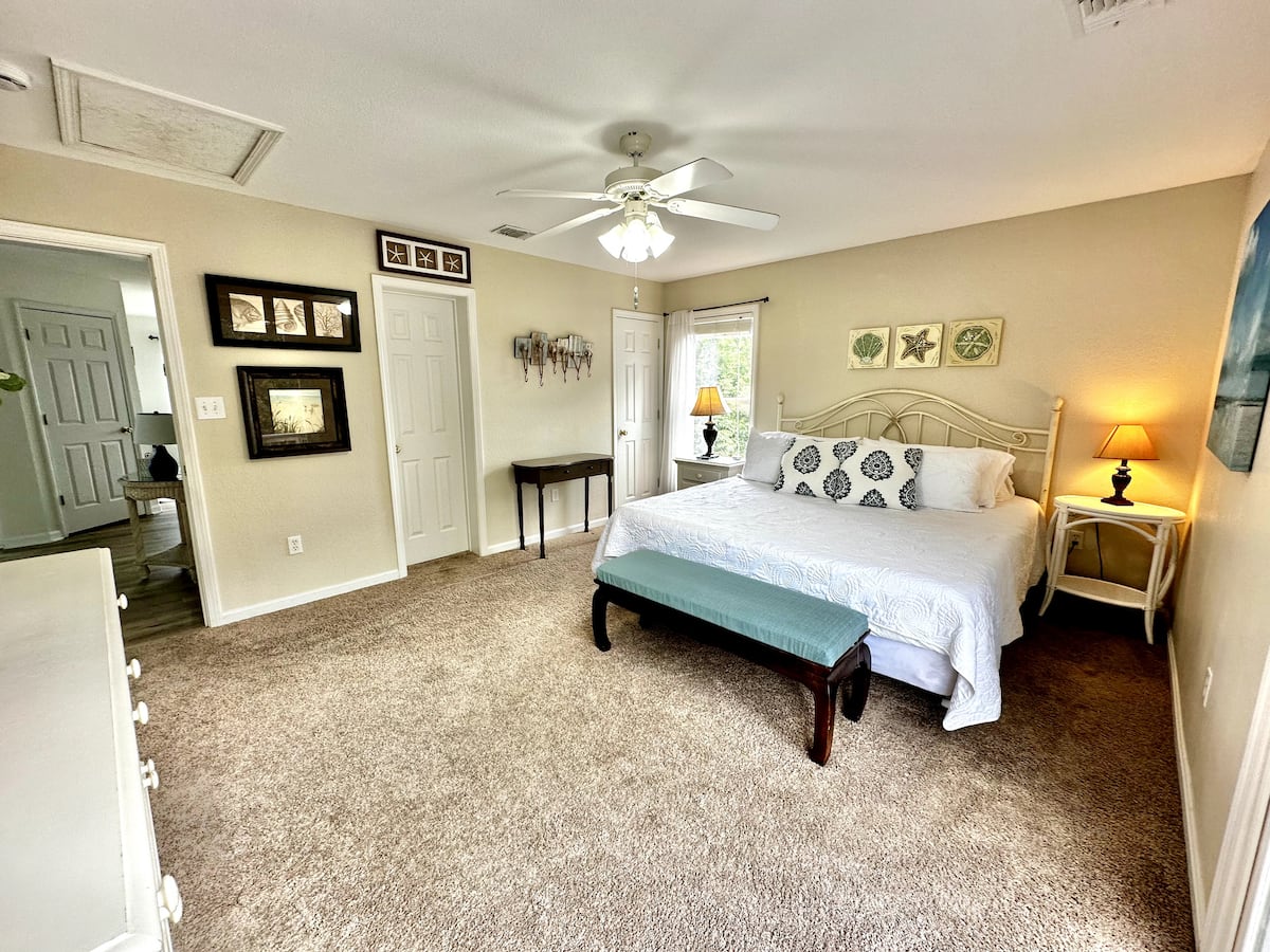 Guest bedroom