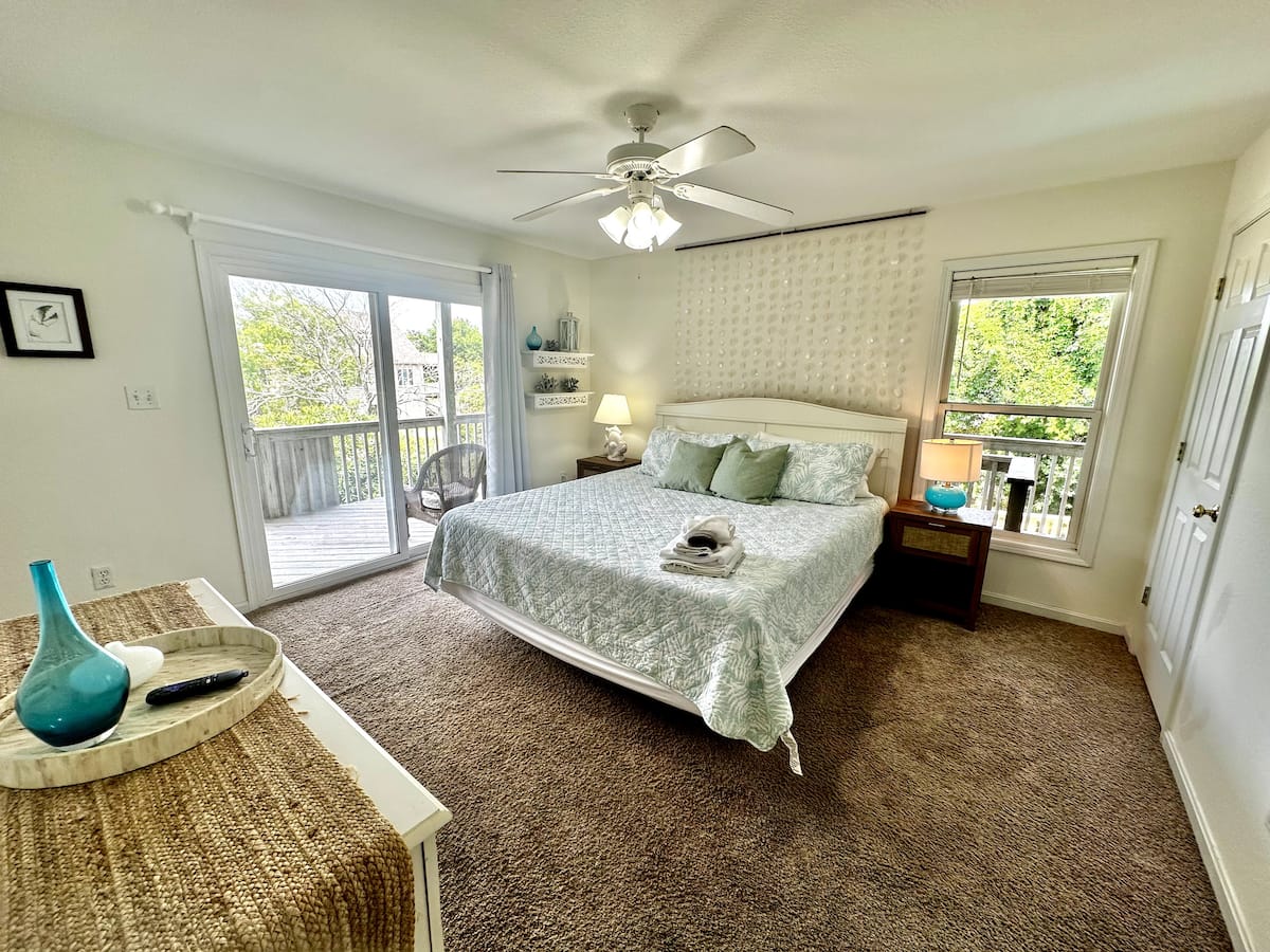 Bedroom with direct deck access
