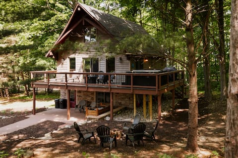 Chalet Golf Getaway l Shanty Creek l Hot tub