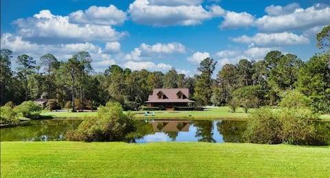 Amazing Private Cabin w Pool & Fishing Pond