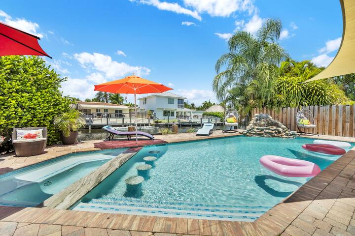 Waterfront: Heated Pool, Spa, wet bar & Boat Rides