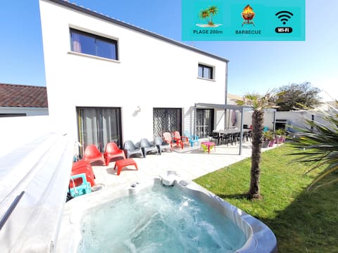 Villa with Direct Access to the BEACH, 200m on foot along the street