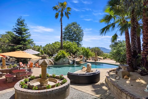 Unique Stay! Pool/ Hot tub/ Game Room/ Bar/ Views