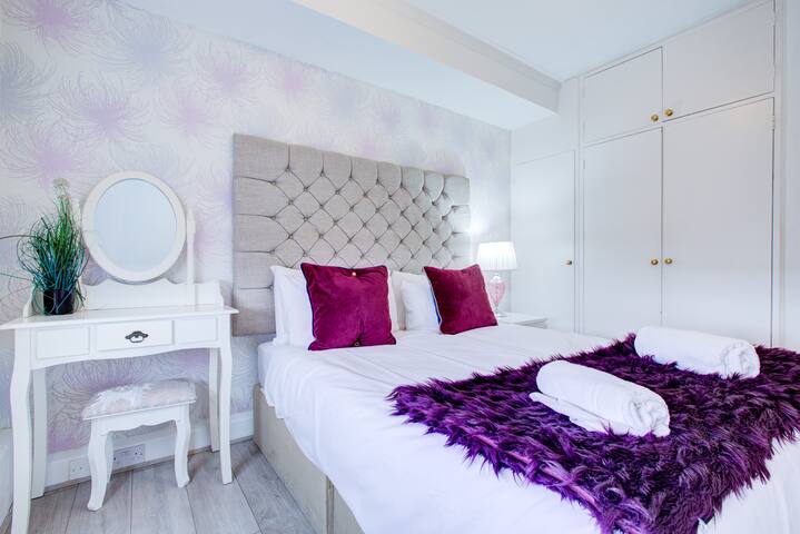 Chic Spacious 3 Bedroom Flat with Modern Amenities gallery image 3