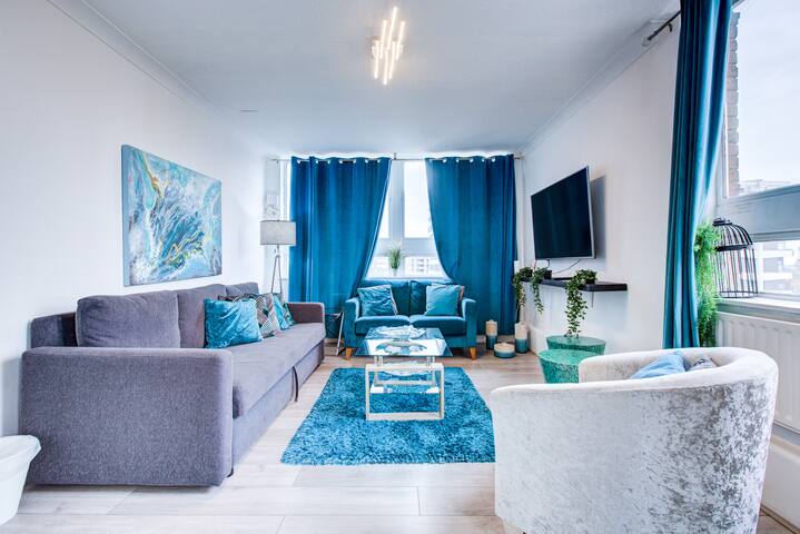 Chic Spacious 3 Bedroom Flat with Modern Amenities gallery image 2