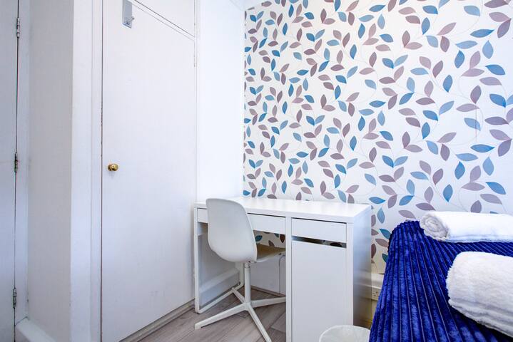 Chic Spacious 3 Bedroom Flat with Modern Amenities gallery image 5