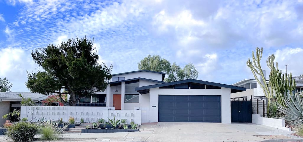 Ultimate Family Getaway | 5 King Beds | Sleeps 12