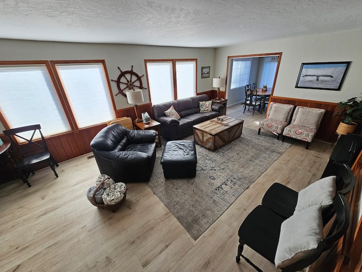 Comfy Large Home, Near Beaches, King Bed, Sleeps 9 - Brookings, OR