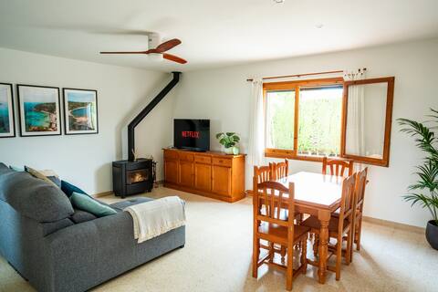 Top performing Airbnb: Villa with private pool | Games room | Bbq |Garden in L'ametlla De Mar