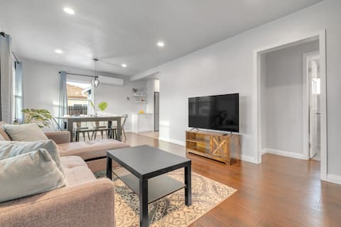 Sunny Haven: Azusa's Modern Comfort (close to LA)