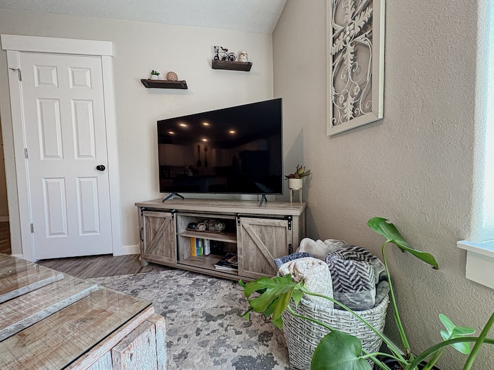 Cozy Stay In Wine Country - Dallas, OR