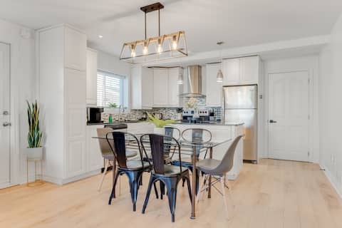 Top performing Airbnb: Inviting & Cozy Gem: Prime Location + EV Parking in Gatineau