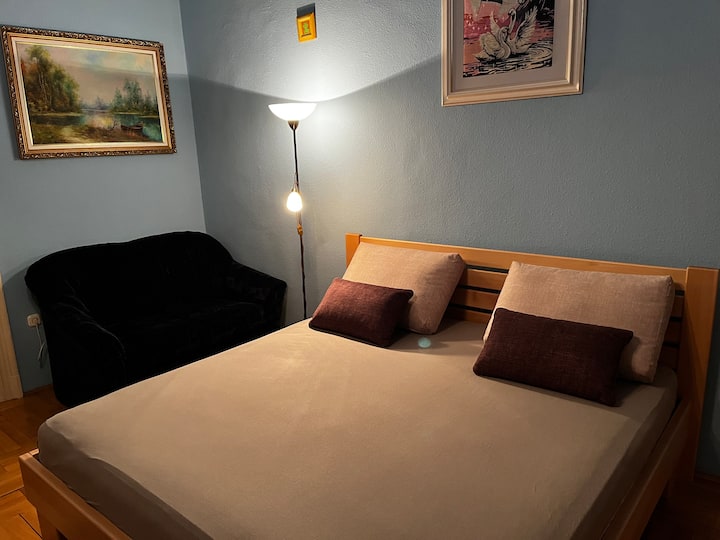 NUEVO marco de cama tamaño king y colchón (180x200)