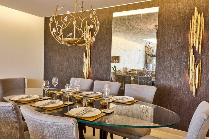 Stunning Hyde Park Panorama Luxury 4-Bedroom Oasis gallery image 4